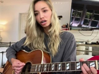 Amateur Webcam Cute Teen Plays Solo with Big Dildo